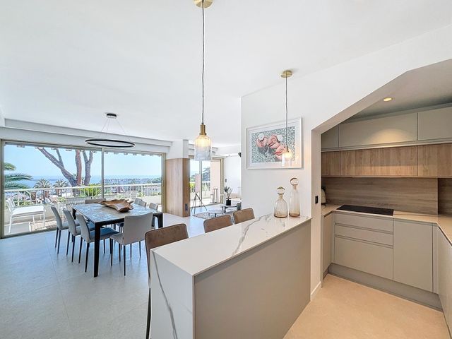 Appartement F5 à vendre - 5 pièces - 121.23 m2 - CANNES - 06 - PROVENCE-ALPES-COTE-D-AZUR - Century 21 Adhère Transactions