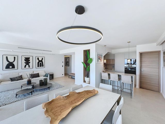 Appartement F5 à vendre - 5 pièces - 121.23 m2 - CANNES - 06 - PROVENCE-ALPES-COTE-D-AZUR - Century 21 Adhère Transactions