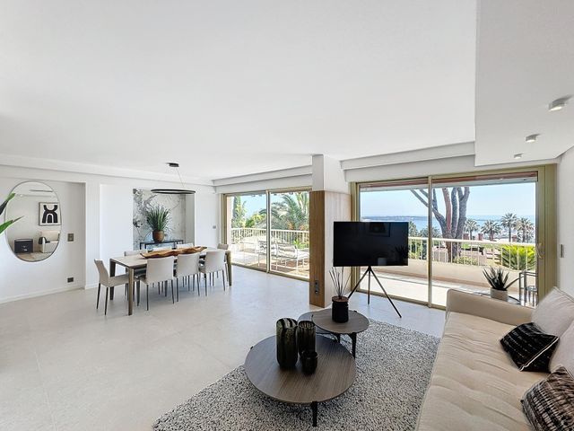 Appartement F5 à vendre - 5 pièces - 121.23 m2 - CANNES - 06 - PROVENCE-ALPES-COTE-D-AZUR - Century 21 Adhère Transactions