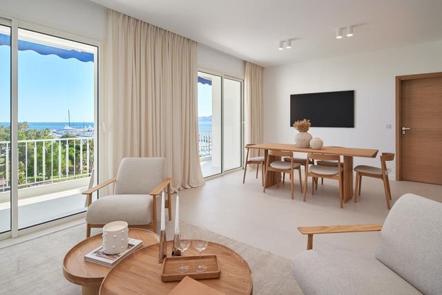 Appartement à vendre - 5 pièces - 110.0 m2 - CANNES - 06 - PROVENCE-ALPES-COTE-D-AZUR - Century 21 Adhère Transactions