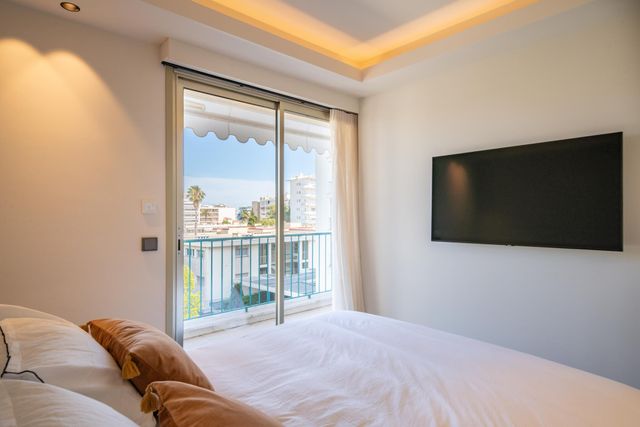 Appartement F4 à vendre - 4 pièces - 103.27 m2 - CANNES - 06 - PROVENCE-ALPES-COTE-D-AZUR - Century 21 Adhère Transactions