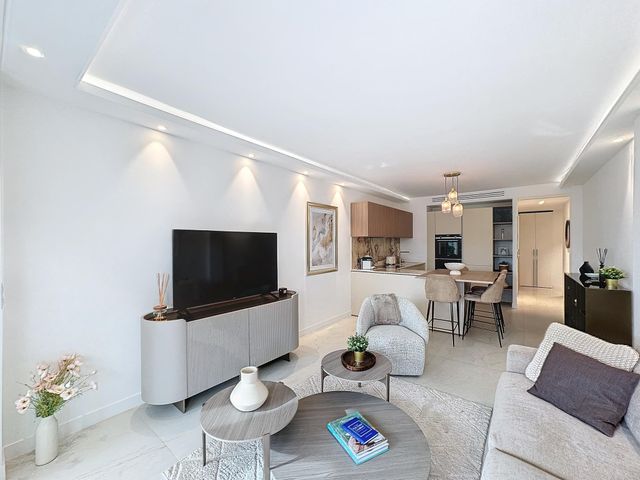 Appartement F3 à vendre - 3 pièces - 68.81 m2 - CANNES - 06 - PROVENCE-ALPES-COTE-D-AZUR - Century 21 Adhère Transactions