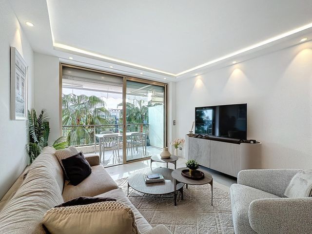 Appartement F3 à vendre - 3 pièces - 68.81 m2 - CANNES - 06 - PROVENCE-ALPES-COTE-D-AZUR - Century 21 Adhère Transactions