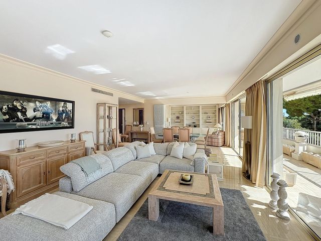 Appartement F4 à vendre - 4 pièces - 120.1 m2 - CANNES - 06 - PROVENCE-ALPES-COTE-D-AZUR - Century 21 Adhère Transactions