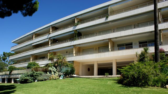 Appartement F4 à vendre - 4 pièces - 120.1 m2 - CANNES - 06 - PROVENCE-ALPES-COTE-D-AZUR - Century 21 Adhère Transactions