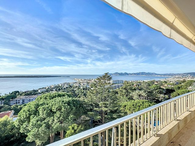 Appartement à vendre - 4 pièces - 119.03 m2 - CANNES - 06 - PROVENCE-ALPES-COTE-D-AZUR - Century 21 Adhère Transactions