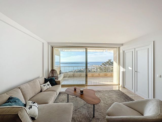 Appartement à vendre - 4 pièces - 119.03 m2 - CANNES - 06 - PROVENCE-ALPES-COTE-D-AZUR - Century 21 Adhère Transactions