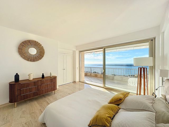 Appartement à vendre - 4 pièces - 119.03 m2 - CANNES - 06 - PROVENCE-ALPES-COTE-D-AZUR - Century 21 Adhère Transactions