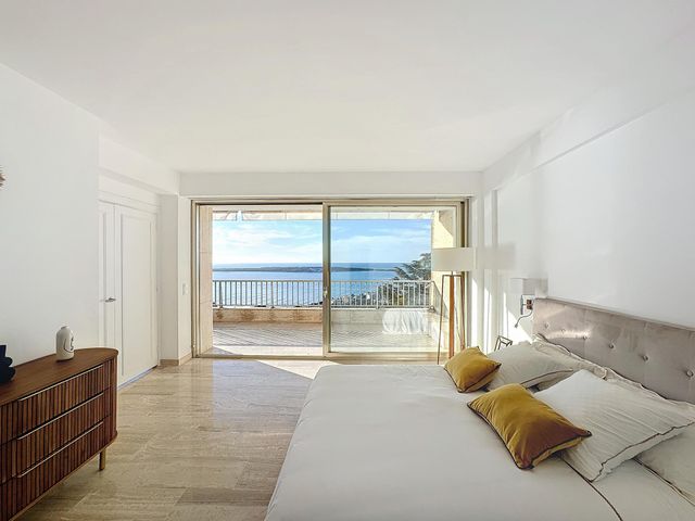 Appartement à vendre - 4 pièces - 119.03 m2 - CANNES - 06 - PROVENCE-ALPES-COTE-D-AZUR - Century 21 Adhère Transactions