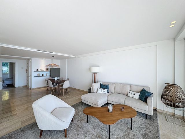 Appartement à vendre - 4 pièces - 119.03 m2 - CANNES - 06 - PROVENCE-ALPES-COTE-D-AZUR - Century 21 Adhère Transactions