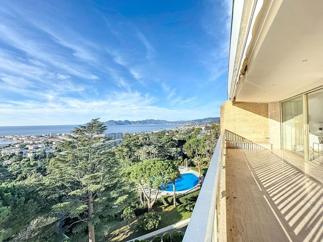 Appartement à vendre - 4 pièces - 119.03 m2 - CANNES - 06 - PROVENCE-ALPES-COTE-D-AZUR - Century 21 Adhère Transactions