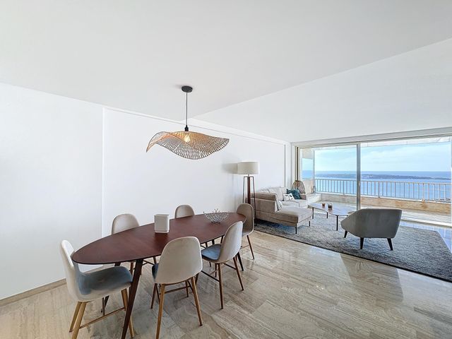 Appartement à vendre - 4 pièces - 119.03 m2 - CANNES - 06 - PROVENCE-ALPES-COTE-D-AZUR - Century 21 Adhère Transactions
