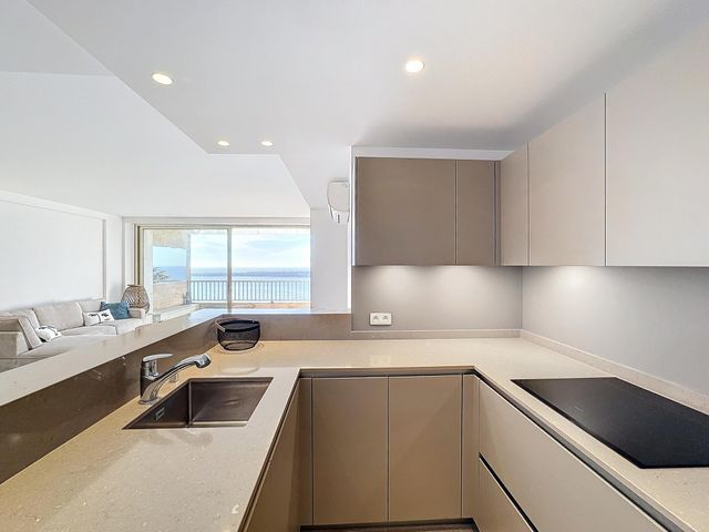 Appartement à vendre - 4 pièces - 119.03 m2 - CANNES - 06 - PROVENCE-ALPES-COTE-D-AZUR - Century 21 Adhère Transactions