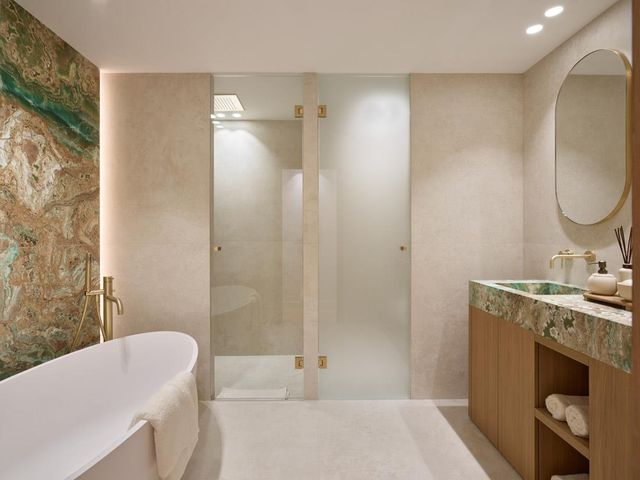 Appartement F5 à vendre - 5 pièces - 210.0 m2 - CANNES - 06 - PROVENCE-ALPES-COTE-D-AZUR - Century 21 Adhère Transactions