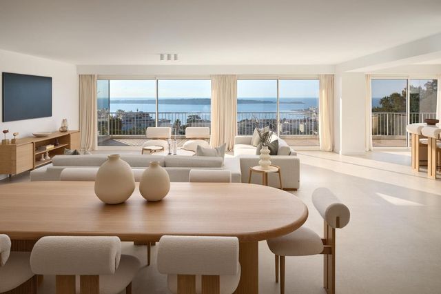 Appartement F5 à vendre - 5 pièces - 210.0 m2 - CANNES - 06 - PROVENCE-ALPES-COTE-D-AZUR - Century 21 Adhère Transactions