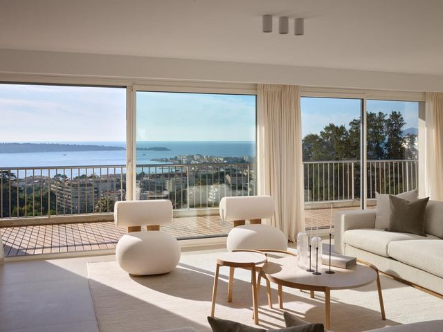 Appartement F5 à vendre - 5 pièces - 210.0 m2 - CANNES - 06 - PROVENCE-ALPES-COTE-D-AZUR - Century 21 Adhère Transactions