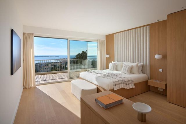 Appartement F5 à vendre - 5 pièces - 210.0 m2 - CANNES - 06 - PROVENCE-ALPES-COTE-D-AZUR - Century 21 Adhère Transactions