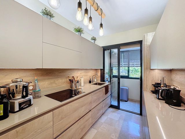 Appartement F4 à vendre - 4 pièces - 123.55 m2 - CANNES - 06 - PROVENCE-ALPES-COTE-D-AZUR - Century 21 Adhère Transactions