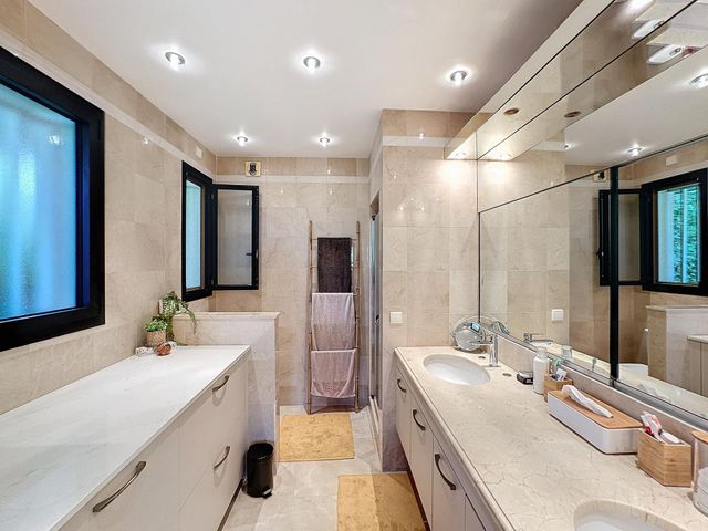 Appartement F4 à vendre - 4 pièces - 123.55 m2 - CANNES - 06 - PROVENCE-ALPES-COTE-D-AZUR - Century 21 Adhère Transactions