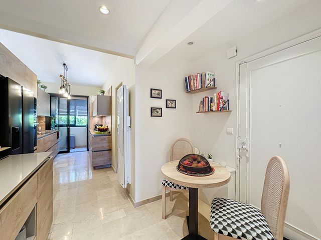 Appartement F4 à vendre - 4 pièces - 123.55 m2 - CANNES - 06 - PROVENCE-ALPES-COTE-D-AZUR - Century 21 Adhère Transactions