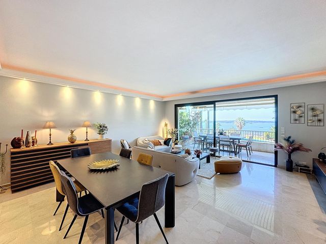 Appartement F4 à vendre - 4 pièces - 123.55 m2 - CANNES - 06 - PROVENCE-ALPES-COTE-D-AZUR - Century 21 Adhère Transactions