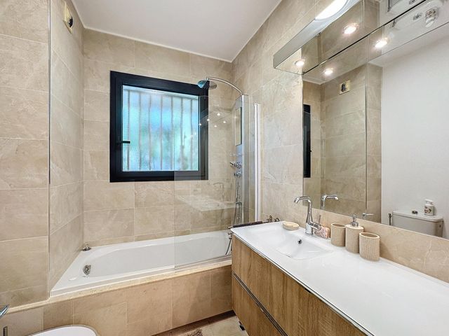 Appartement F4 à vendre - 4 pièces - 123.55 m2 - CANNES - 06 - PROVENCE-ALPES-COTE-D-AZUR - Century 21 Adhère Transactions