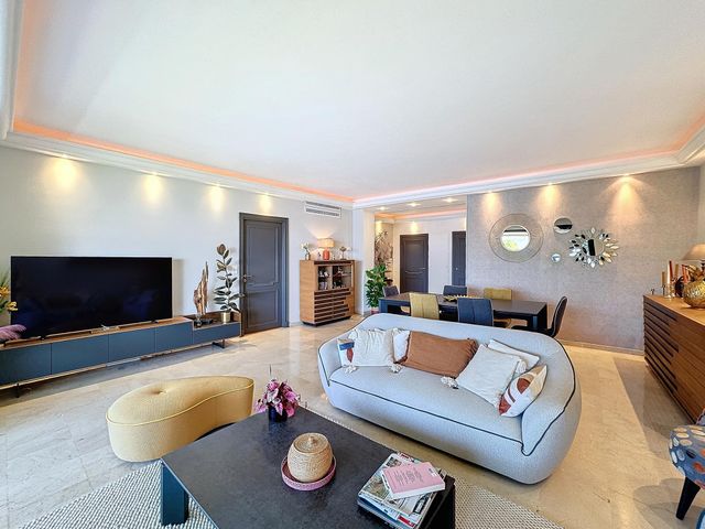Appartement F4 à vendre - 4 pièces - 123.55 m2 - CANNES - 06 - PROVENCE-ALPES-COTE-D-AZUR - Century 21 Adhère Transactions