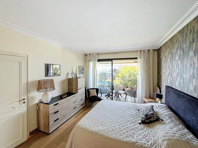 Appartement F4 à vendre - 4 pièces - 123.55 m2 - CANNES - 06 - PROVENCE-ALPES-COTE-D-AZUR - Century 21 Adhère Transactions