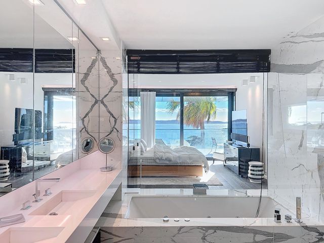 Appartement F3 à vendre - 3 pièces - 137.7 m2 - CANNES - 06 - PROVENCE-ALPES-COTE-D-AZUR - Century 21 Adhère Transactions