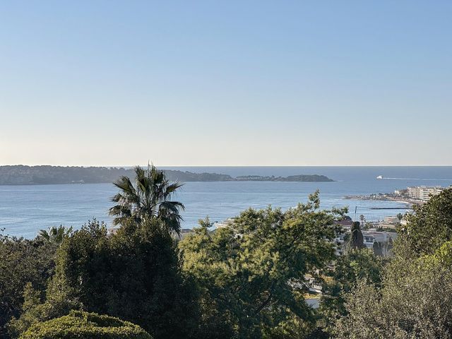 maison à vendre - 7 pièces - 315.0 m2 - CANNES - 06 - PROVENCE-ALPES-COTE-D-AZUR - Century 21 Adhère Transactions