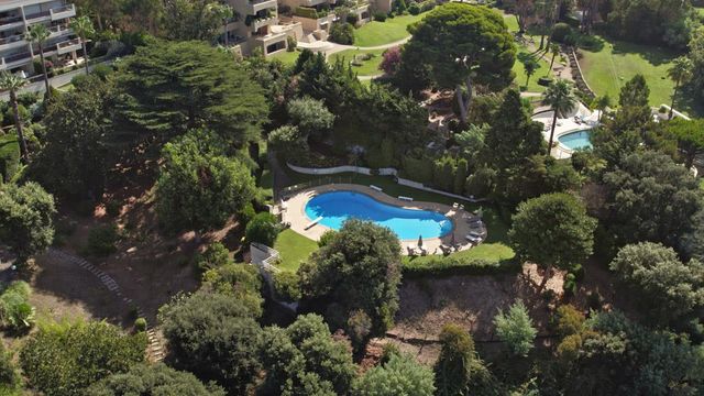 maison à vendre - 7 pièces - 315.0 m2 - CANNES - 06 - PROVENCE-ALPES-COTE-D-AZUR - Century 21 Adhère Transactions