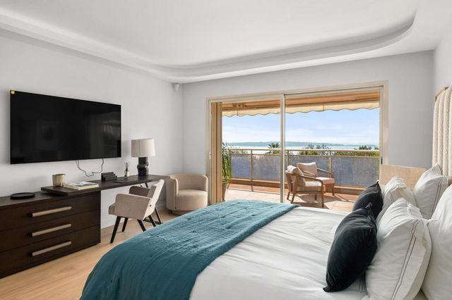 maison à vendre - 7 pièces - 315.0 m2 - CANNES - 06 - PROVENCE-ALPES-COTE-D-AZUR - Century 21 Adhère Transactions