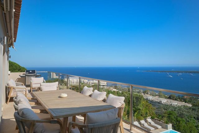 maison à vendre - 7 pièces - 350.0 m2 - CANNES - 06 - PROVENCE-ALPES-COTE-D-AZUR - Century 21 Adhère Transactions