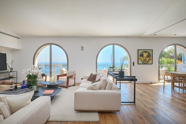 maison à vendre - 7 pièces - 350.0 m2 - CANNES - 06 - PROVENCE-ALPES-COTE-D-AZUR - Century 21 Adhère Transactions