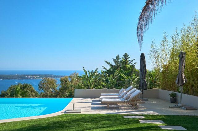 maison à vendre - 7 pièces - 350.0 m2 - CANNES - 06 - PROVENCE-ALPES-COTE-D-AZUR - Century 21 Adhère Transactions