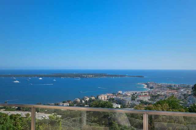 maison à vendre - 7 pièces - 350.0 m2 - CANNES - 06 - PROVENCE-ALPES-COTE-D-AZUR - Century 21 Adhère Transactions