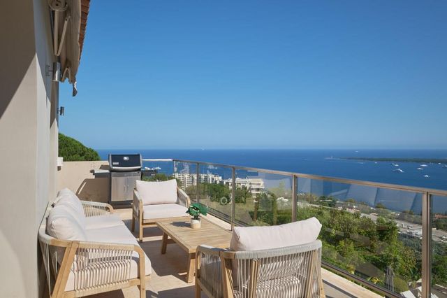 maison à vendre - 7 pièces - 350.0 m2 - CANNES - 06 - PROVENCE-ALPES-COTE-D-AZUR - Century 21 Adhère Transactions