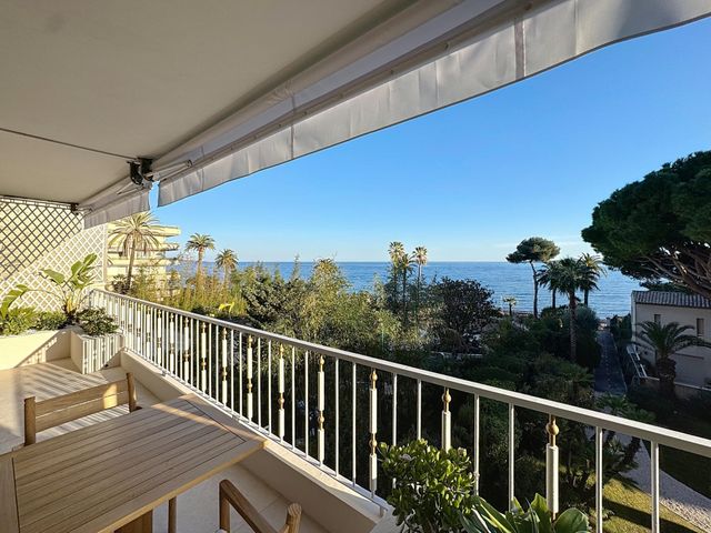 Afficher la photo en grand Appartement à vendre - 4 pièces - 102.0 m2 - CANNES - 06 - PROVENCE-ALPES-COTE-D-AZUR - Century 21 Adhère Transactions