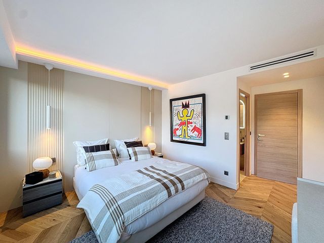 Afficher la photo en grand Appartement à vendre - 4 pièces - 102.0 m2 - CANNES - 06 - PROVENCE-ALPES-COTE-D-AZUR - Century 21 Adhère Transactions