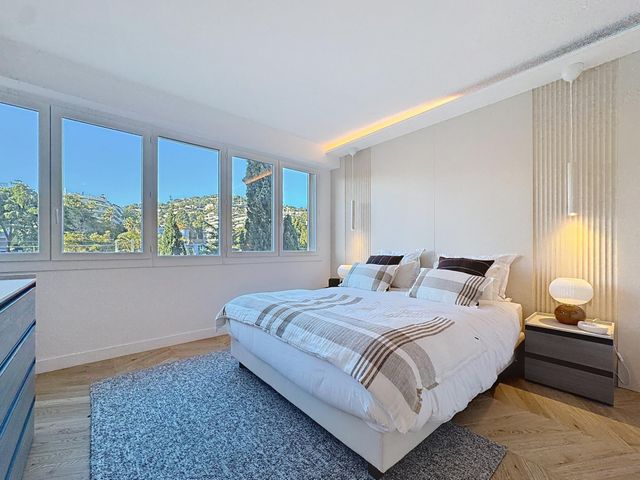 Afficher la photo en grand Appartement à vendre - 4 pièces - 102.0 m2 - CANNES - 06 - PROVENCE-ALPES-COTE-D-AZUR - Century 21 Adhère Transactions