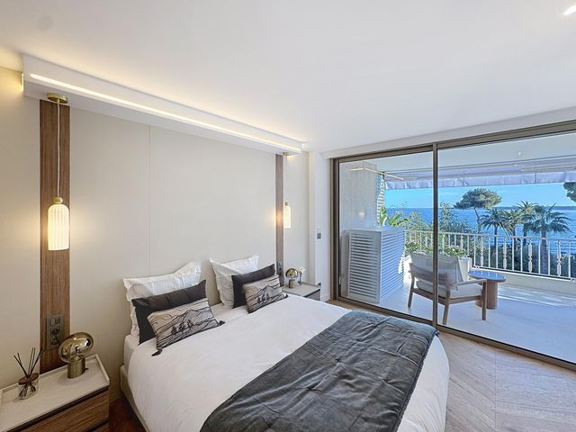 Afficher la photo en grand Appartement à vendre - 4 pièces - 102.0 m2 - CANNES - 06 - PROVENCE-ALPES-COTE-D-AZUR - Century 21 Adhère Transactions