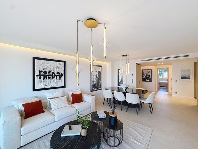 Afficher la photo en grand Appartement à vendre - 4 pièces - 102.0 m2 - CANNES - 06 - PROVENCE-ALPES-COTE-D-AZUR - Century 21 Adhère Transactions