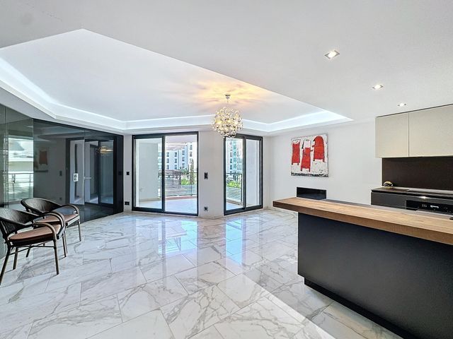 Appartement F2 à vendre - 2 pièces - 58.67 m2 - CANNES - 06 - PROVENCE-ALPES-COTE-D-AZUR - Century 21 Adhère Transactions