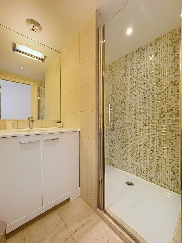 Afficher la photo en grand Appartement F3 à vendre - 3 pièces - 112.0 m2 - CANNES - 06 - PROVENCE-ALPES-COTE-D-AZUR - Century 21 Adhère Transactions