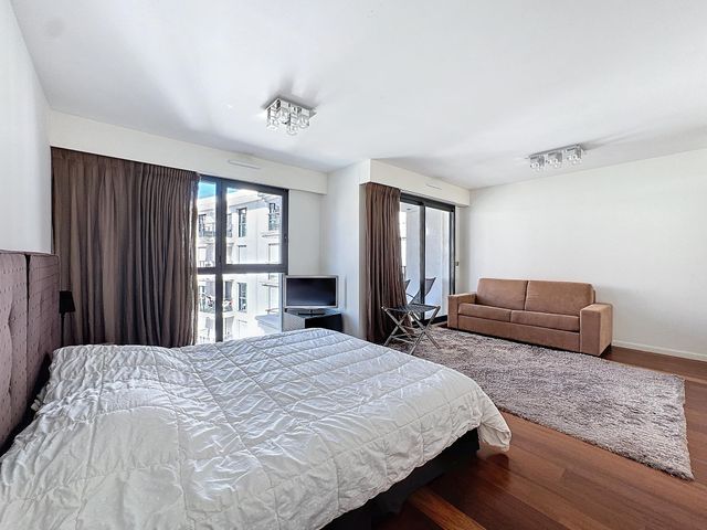 Afficher la photo en grand Appartement F3 à vendre - 3 pièces - 112.0 m2 - CANNES - 06 - PROVENCE-ALPES-COTE-D-AZUR - Century 21 Adhère Transactions