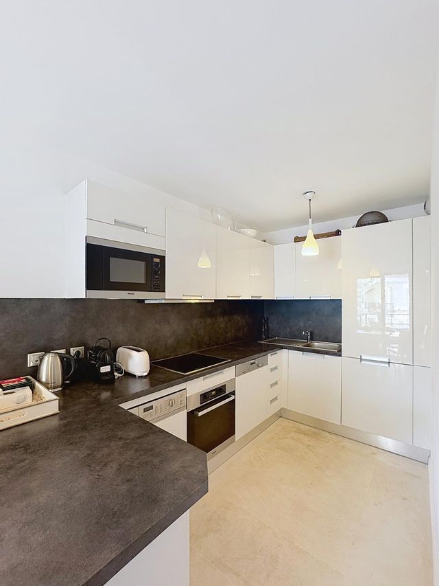 Afficher la photo en grand Appartement F3 à vendre - 3 pièces - 112.0 m2 - CANNES - 06 - PROVENCE-ALPES-COTE-D-AZUR - Century 21 Adhère Transactions