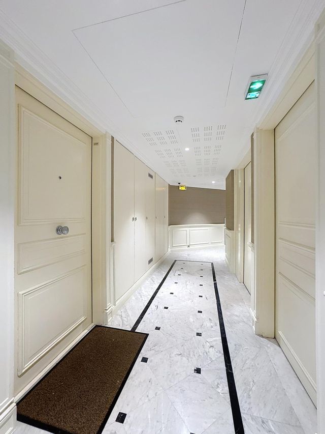 Afficher la photo en grand Appartement F3 à vendre - 3 pièces - 112.0 m2 - CANNES - 06 - PROVENCE-ALPES-COTE-D-AZUR - Century 21 Adhère Transactions
