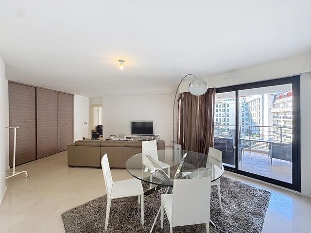 Afficher la photo en grand Appartement F3 à vendre - 3 pièces - 112.0 m2 - CANNES - 06 - PROVENCE-ALPES-COTE-D-AZUR - Century 21 Adhère Transactions