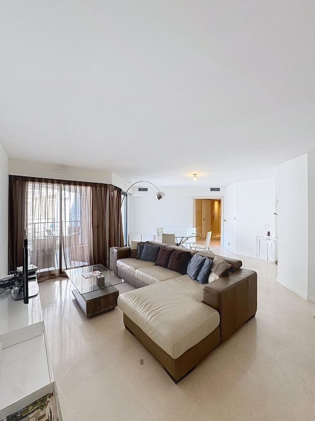 Afficher la photo en grand Appartement F3 à vendre - 3 pièces - 112.0 m2 - CANNES - 06 - PROVENCE-ALPES-COTE-D-AZUR - Century 21 Adhère Transactions