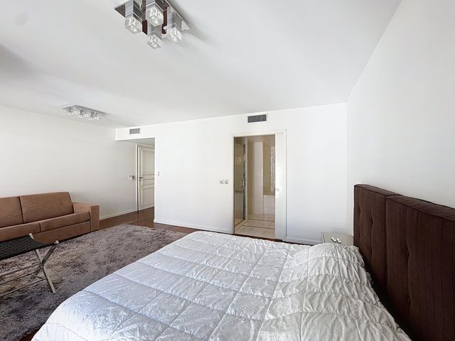 Afficher la photo en grand Appartement F3 à vendre - 3 pièces - 112.0 m2 - CANNES - 06 - PROVENCE-ALPES-COTE-D-AZUR - Century 21 Adhère Transactions